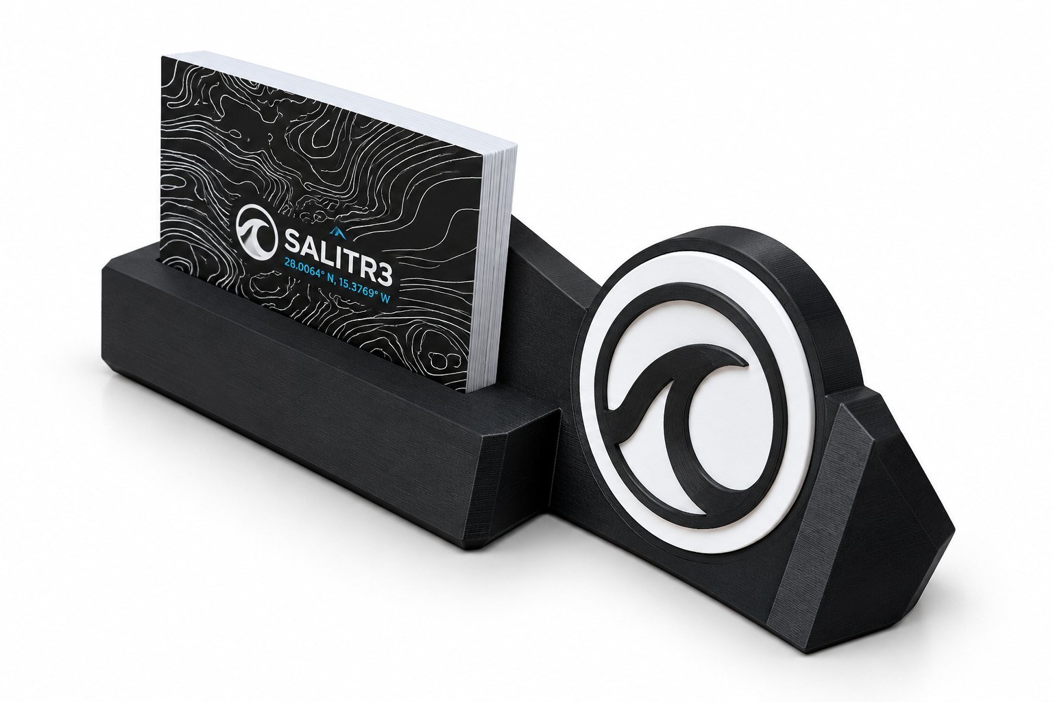 Porta tarjetas de visita impreso en 3D en negro con el logo de Salitr3 en relieve blanco